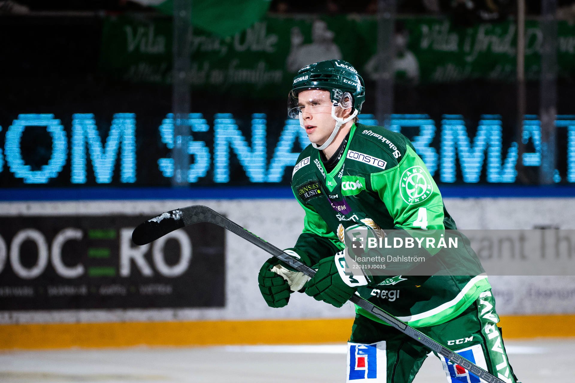 Färjestads Oscar Lawner jublar