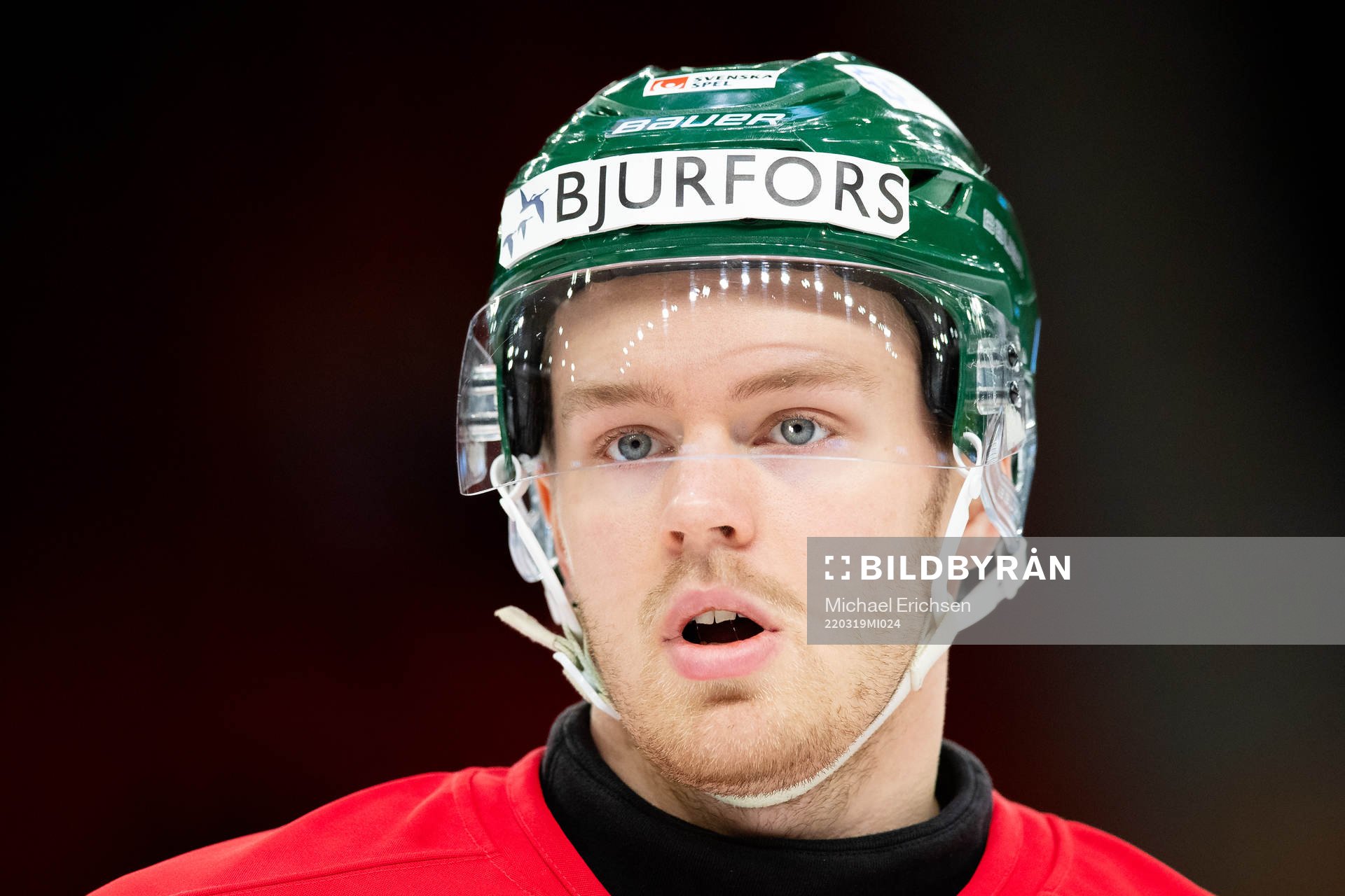 Frölundas Filip Johansson innan  ishockeymatchen i SHL
