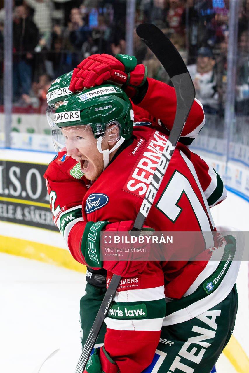 Frölundas Andreas Borgman jublar ihop med Patrik Carlsson