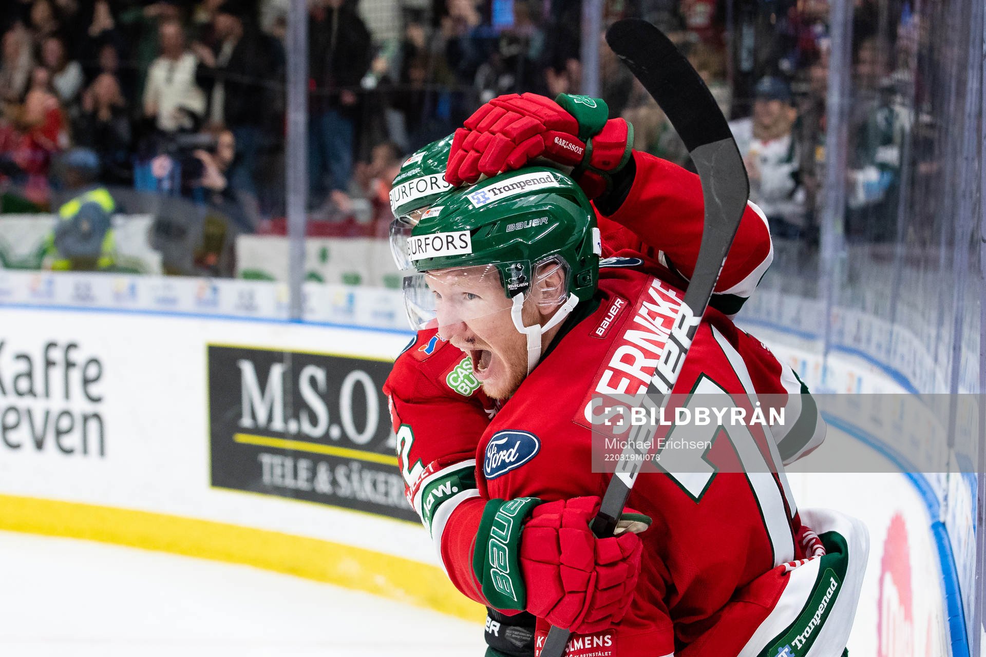 Frölundas Andreas Borgman jublar ihop med Patrik Carlsson