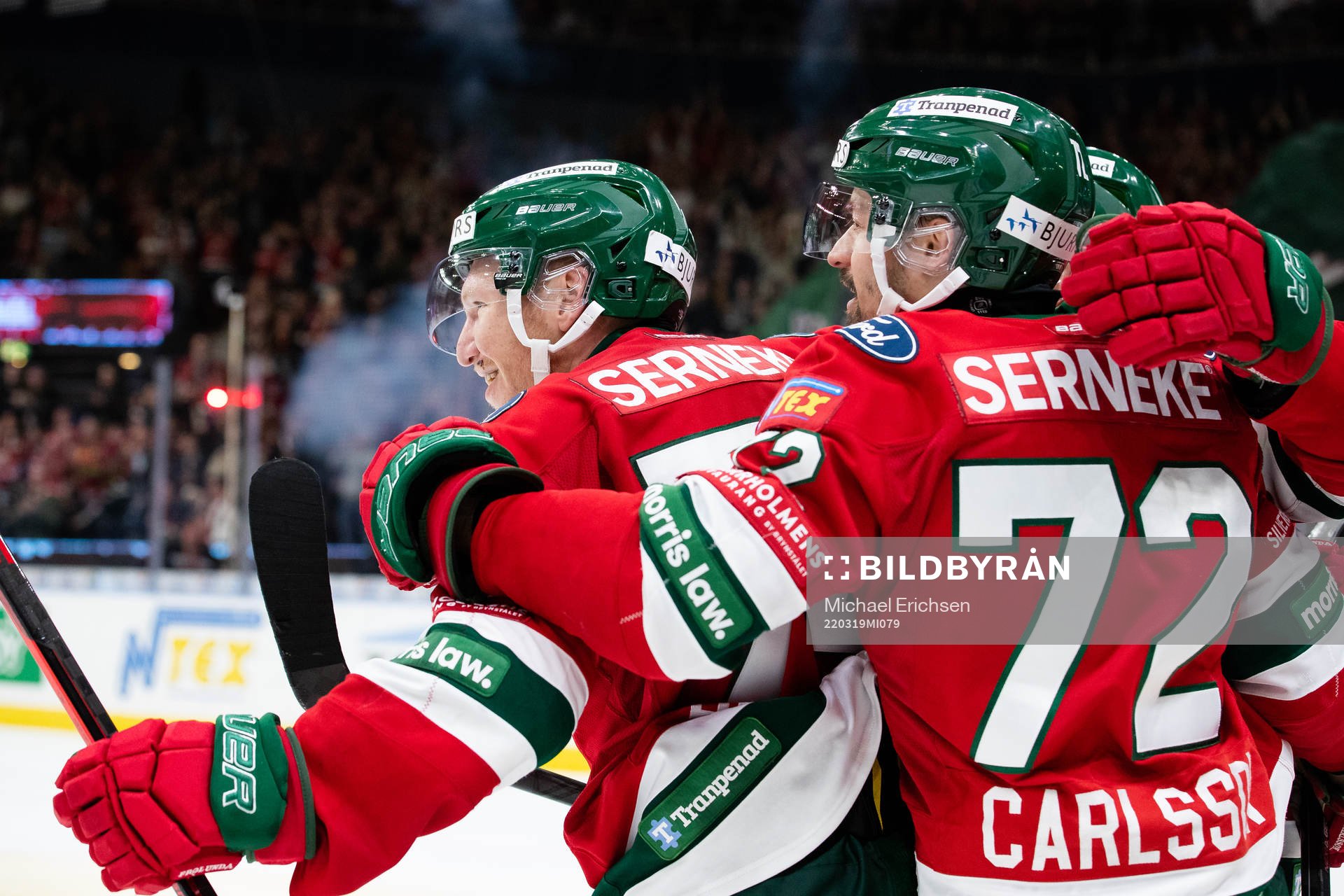 Frölundas Andreas Borgman jublar ihop med lagkamrater