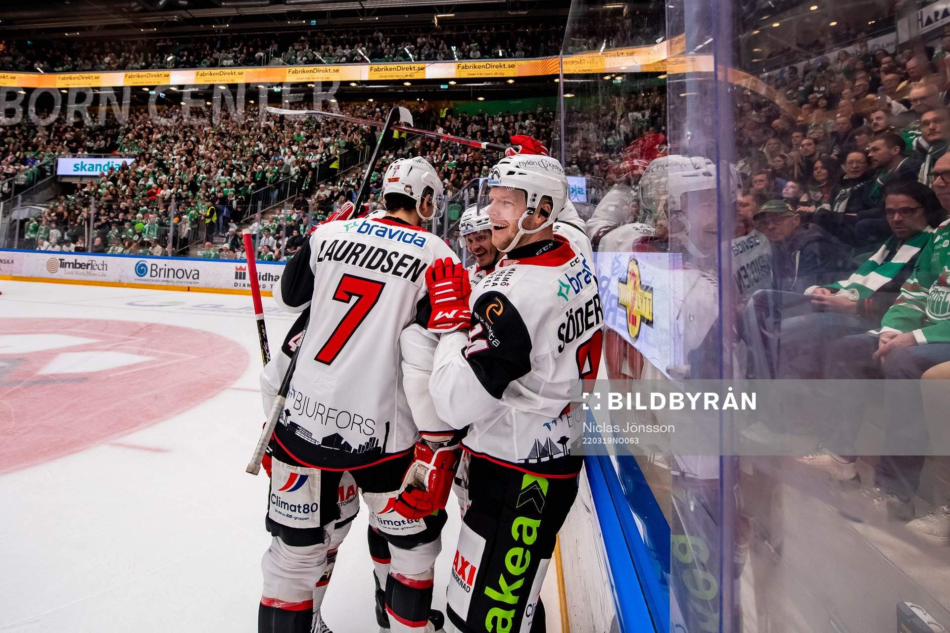 Malmö Redhawks Carl Söderberg jublar