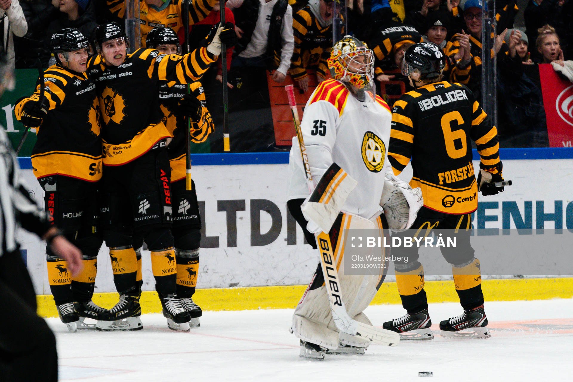 Skellefteås Linus Karlsson och Rickard Hugg jublar
