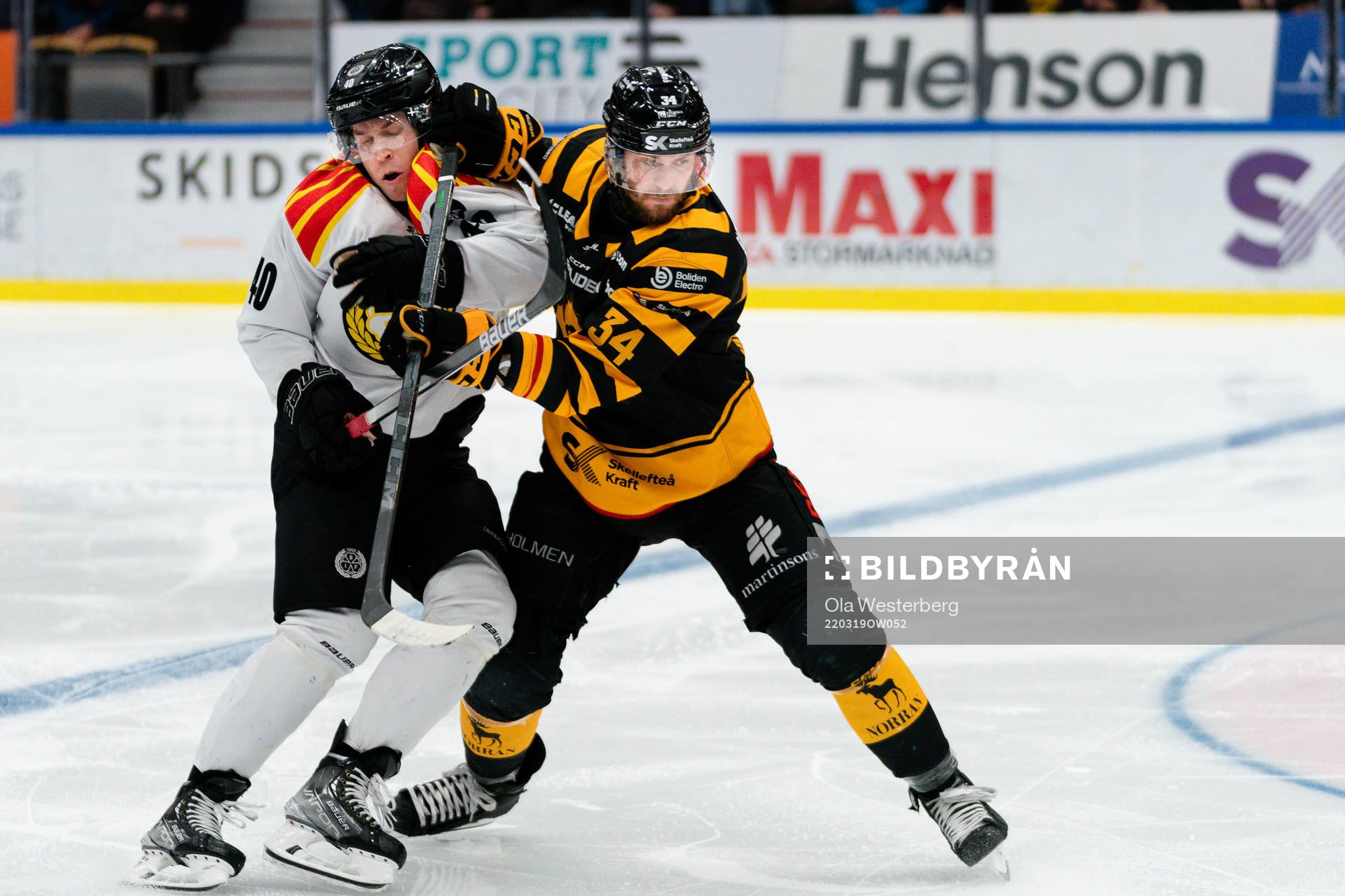 Brynäs Tomi Sallinen och Skellefteås Tom Kühnhackl