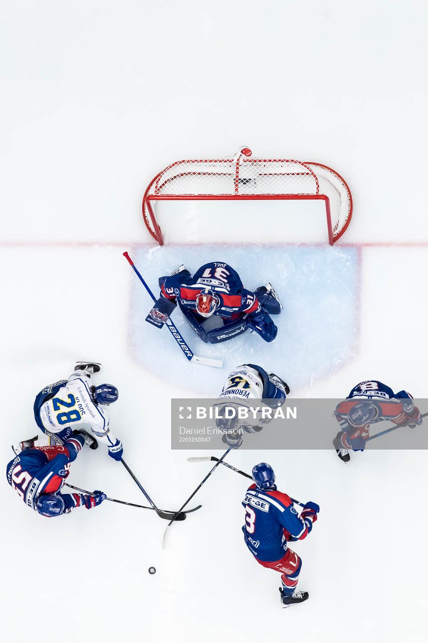 Leksands Justin Kloos och Max Veronneau och målvakt Tim