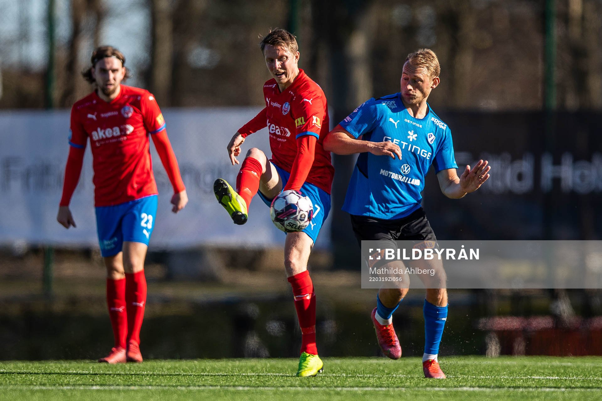 Helsingborgs Viktor Lundberg och Halmstads Villiam