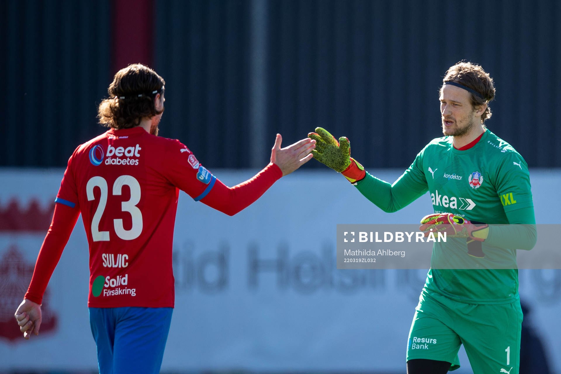 Helsingborgs Ali Suljic och målvakt Anders Lindegaard