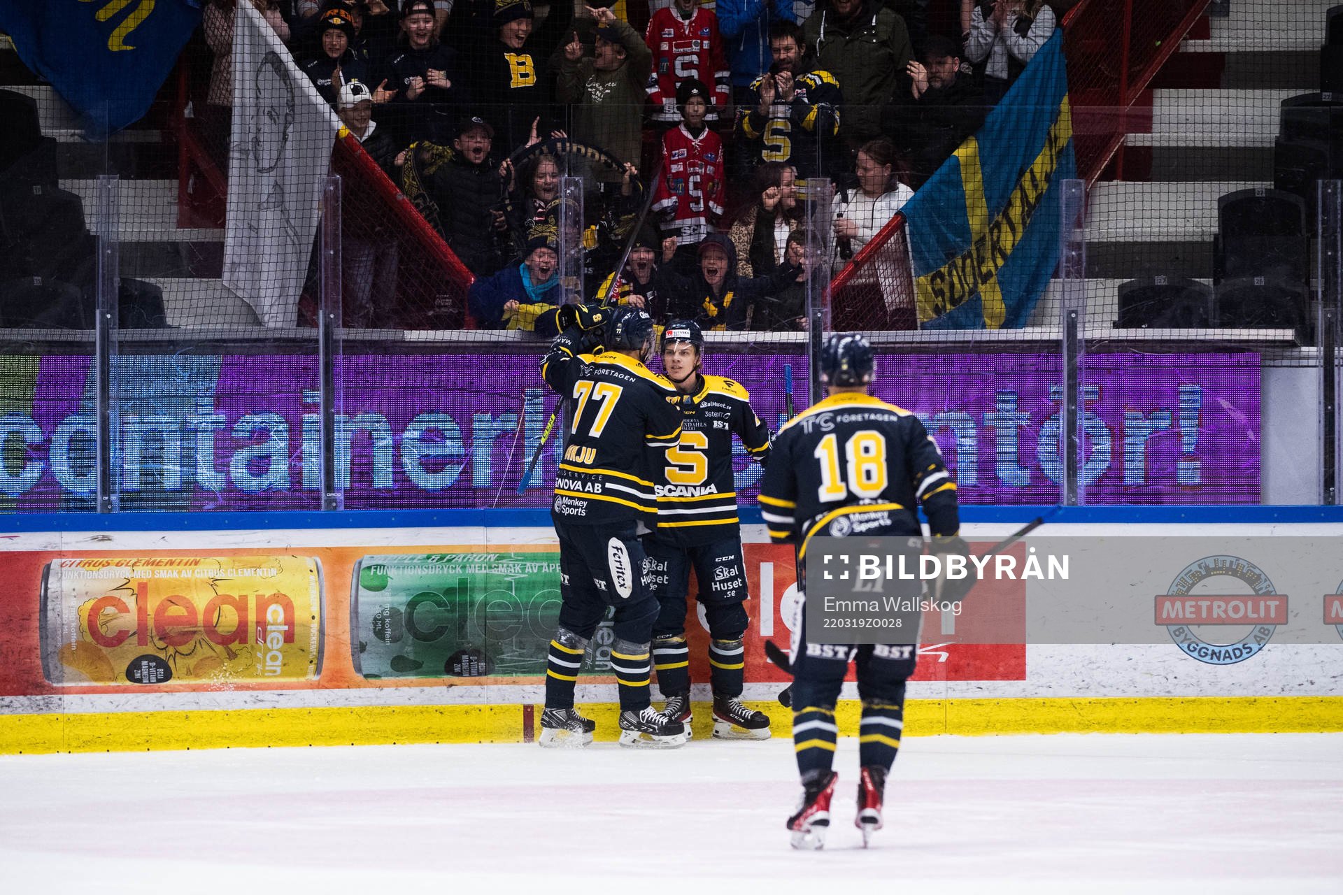 Södertäljes Jonatan Harju och Albert Sjöberg jublar