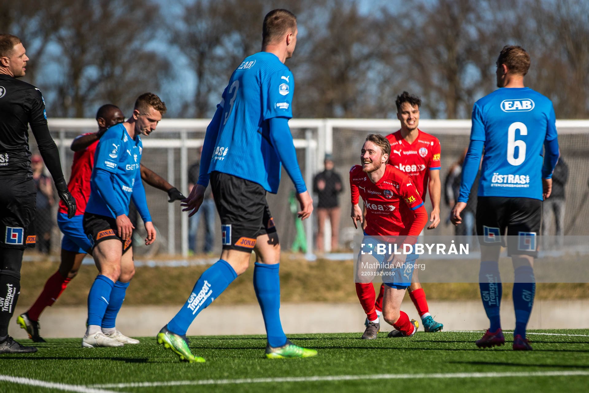 Helsingborgs Rasmus Jönsson jublar samtidigt som Halmstads
