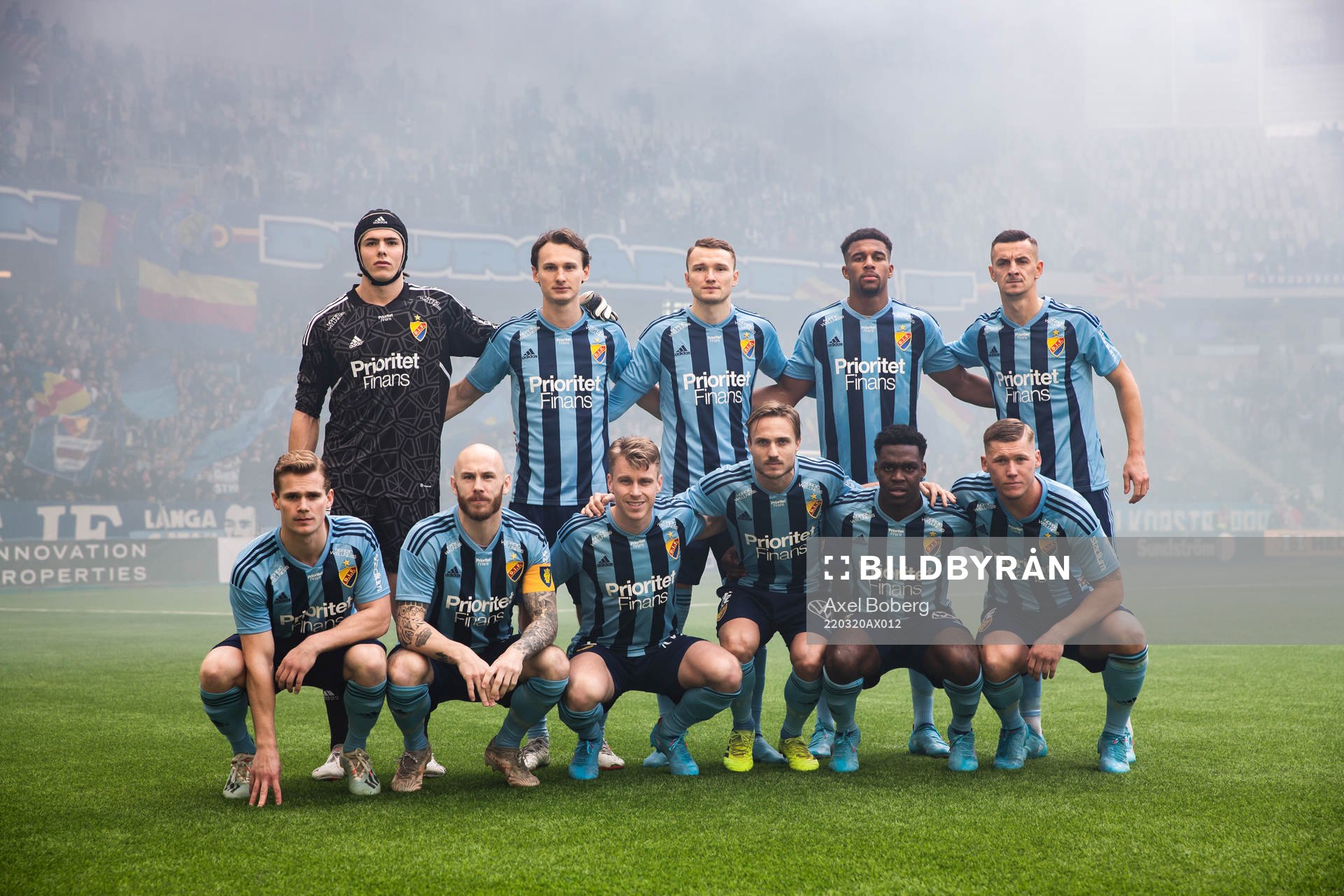 Djurgårdens spelare ställer upp för en lagbild