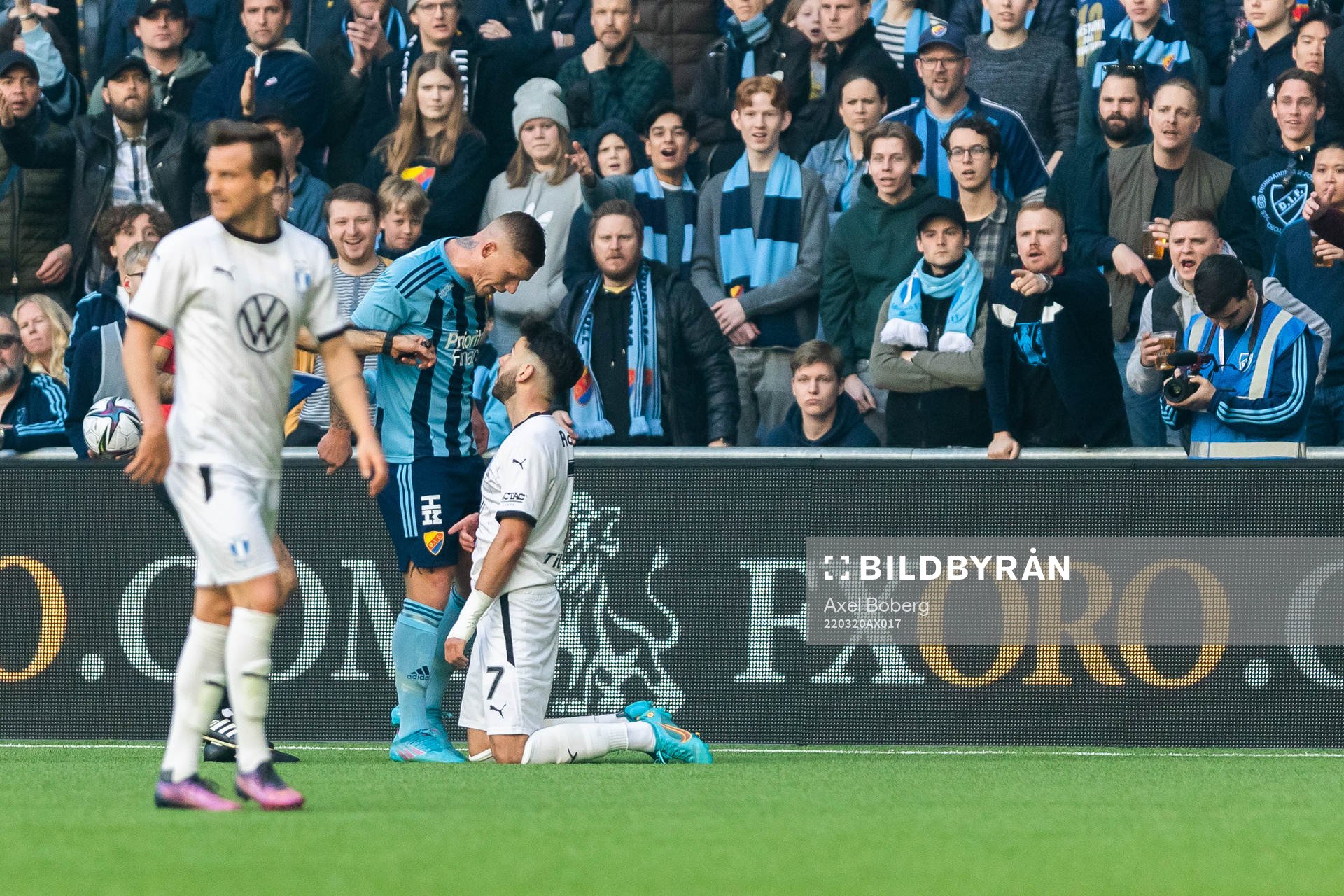 Djurgårdens Victor Edvardsen och Malmö FFs Erdal Rakip