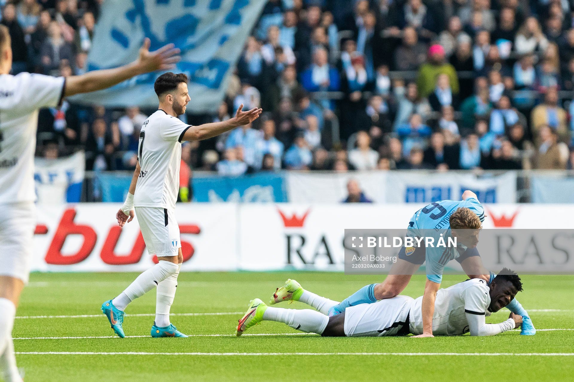 Djurgårdens Rasmus Schüller och Malmö FFs Malik Abubakari