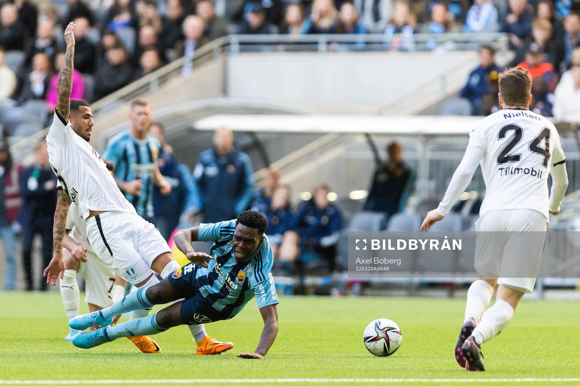 Malmö FFs Sergio Pena och Djurgårdens Joel Asoro