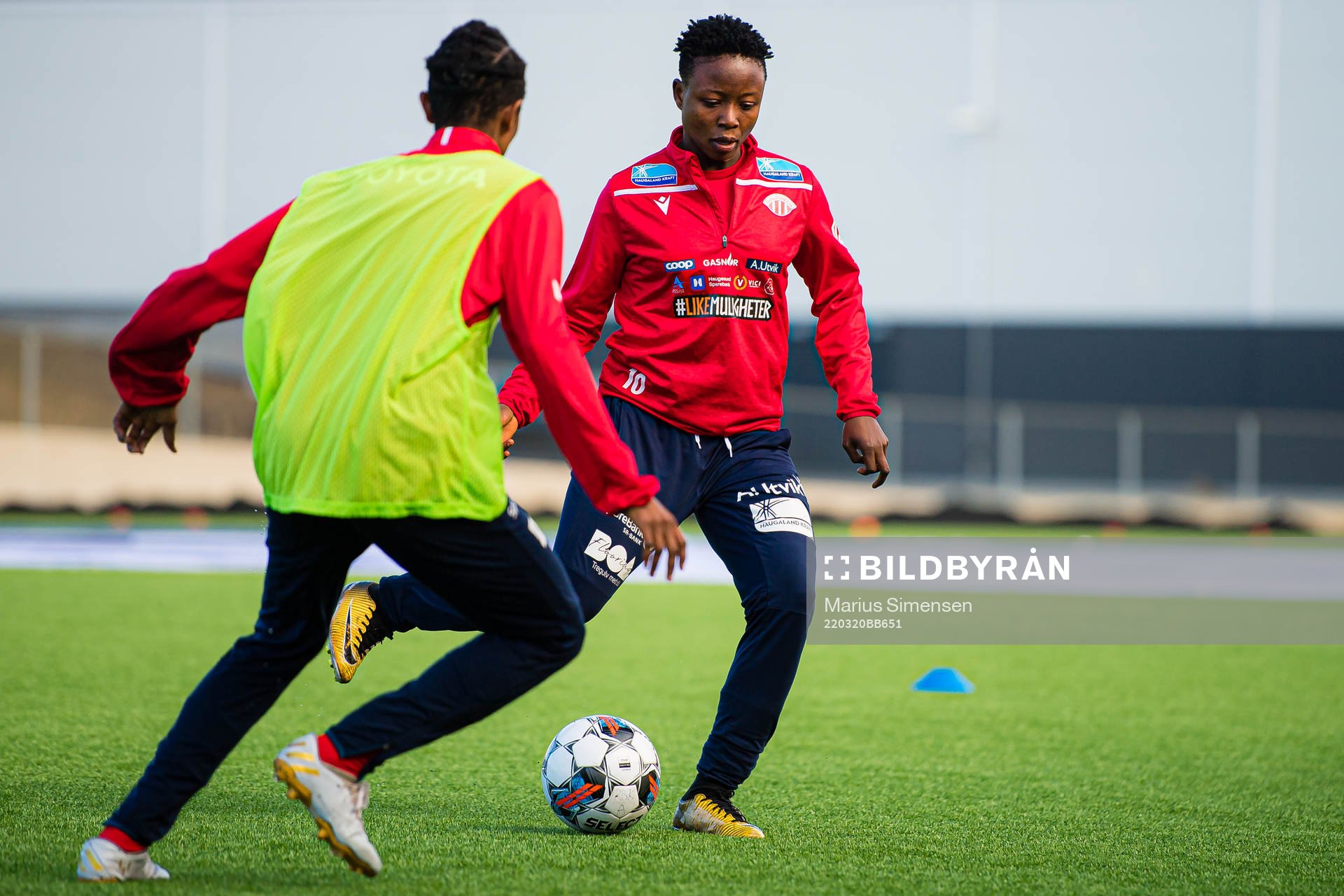 Evelyn Badu of Avaldnes warms up