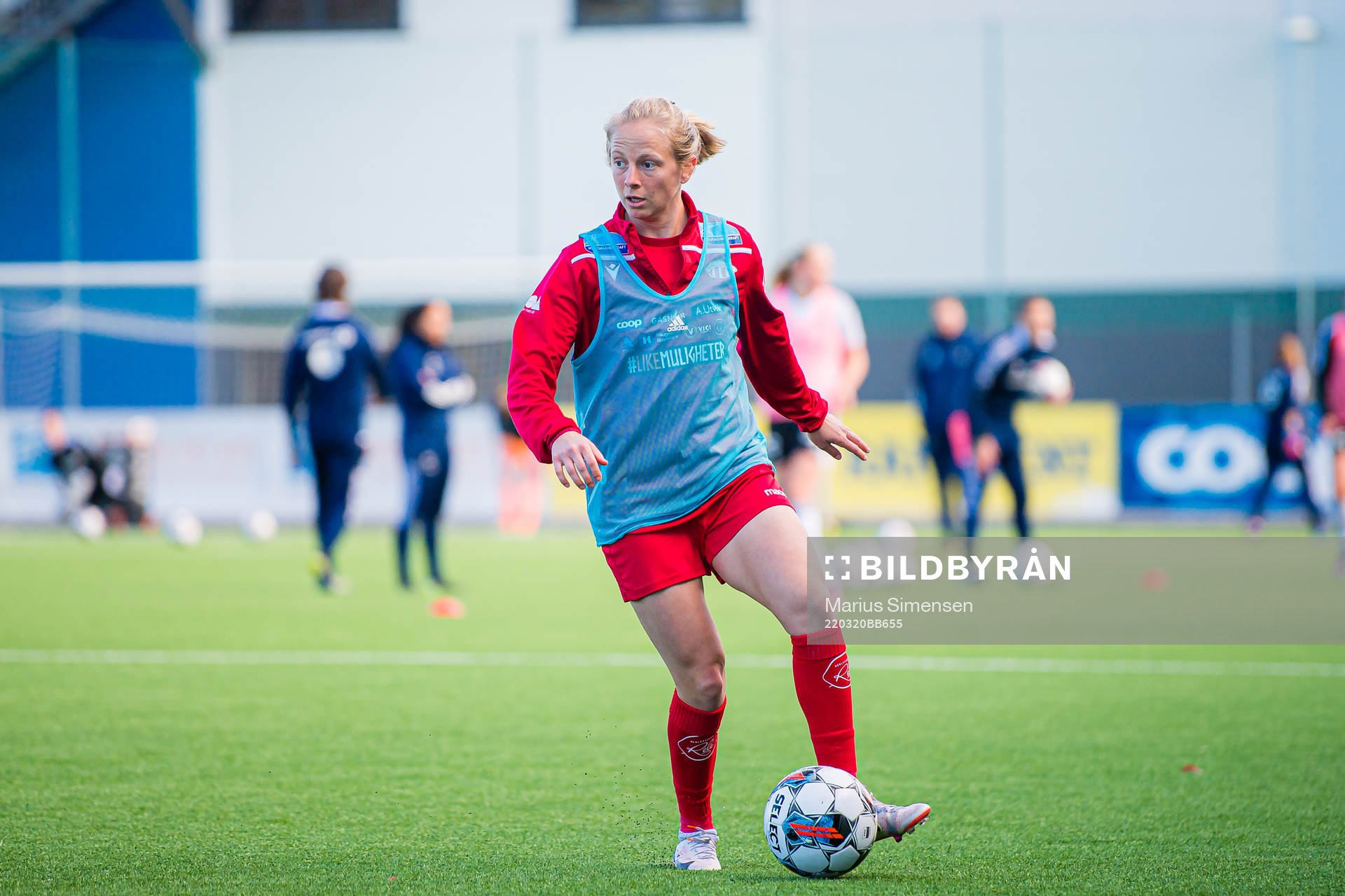 Sara Pavlovic of Avaldnes warms up