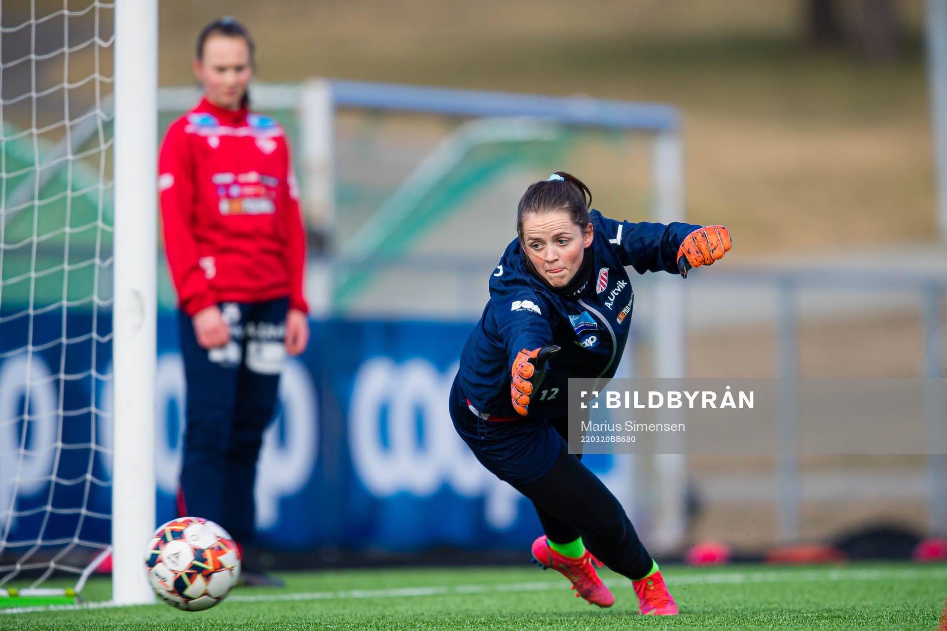 Synne Danielsen of Avaldnes warms up