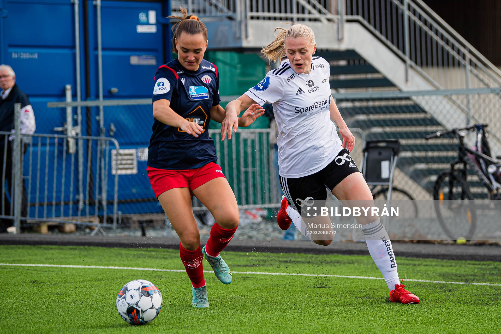Selma Løvås of Avaldnes and Mathilde Hauge Harviken of Rosenborg during the Toppserien football match between Rosenborg and Avaldsnes on March 20, 2022 in Trondheim.