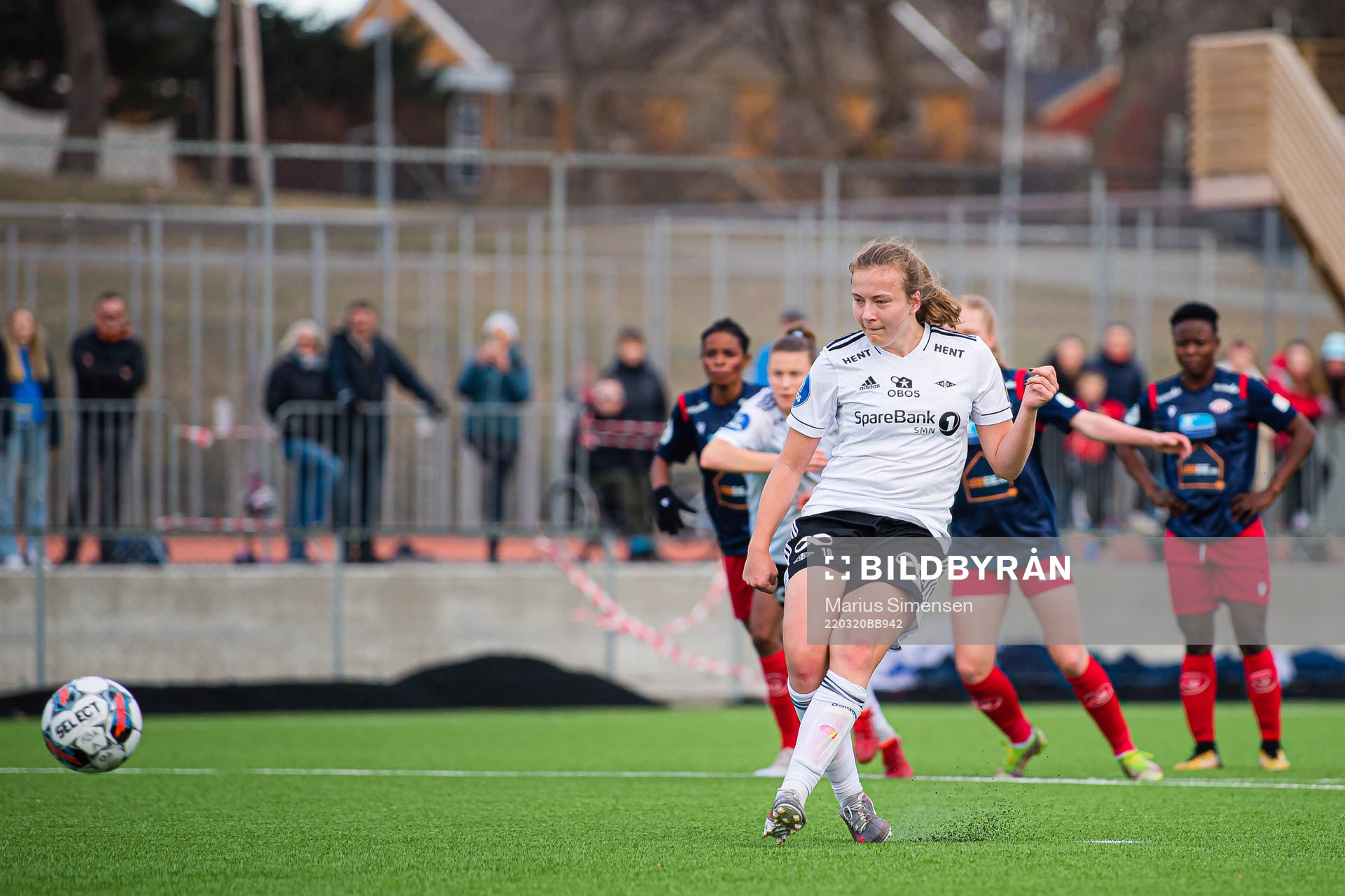 Sara Kanutte Sørensen Fornes of Rosenborg misses a chance