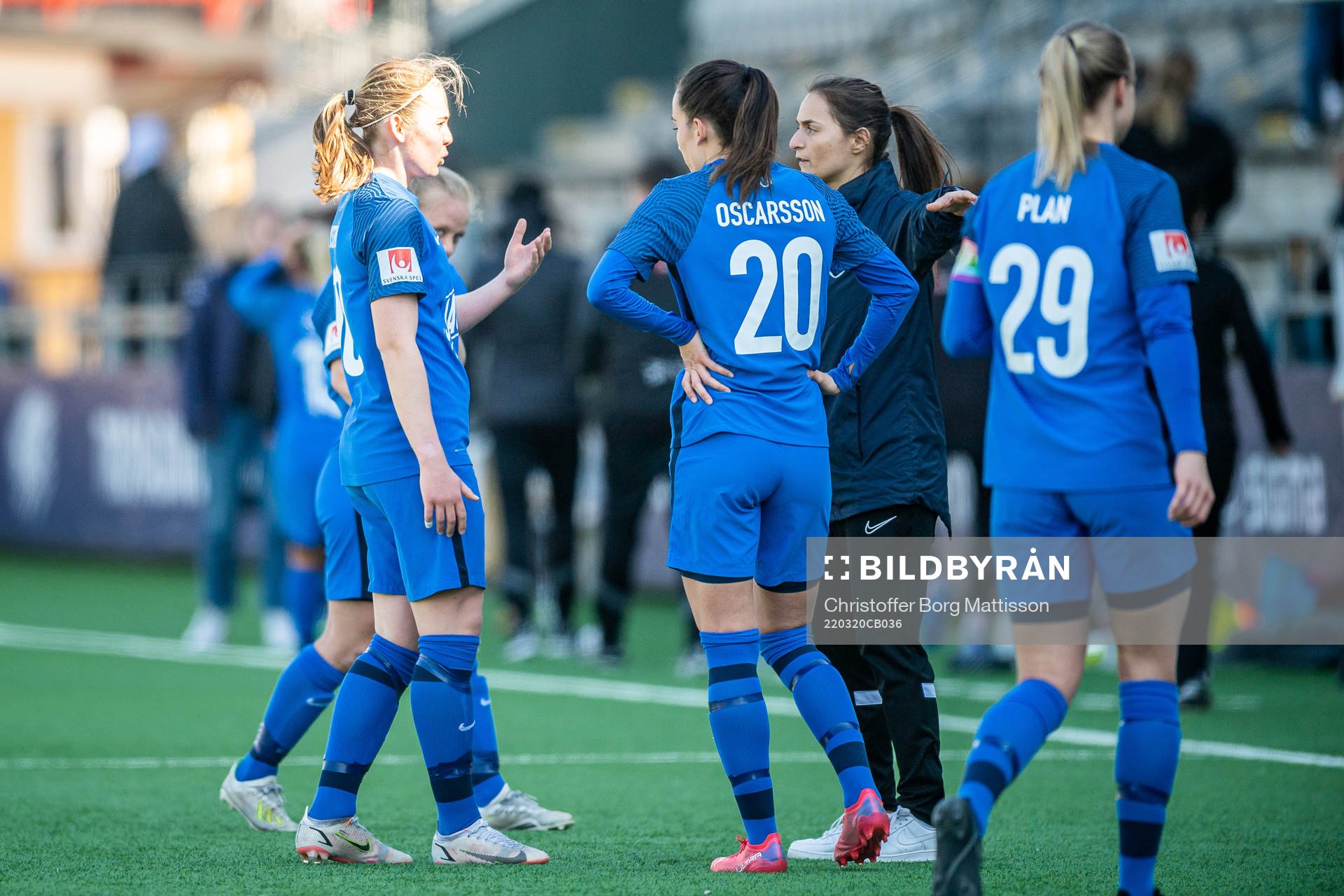Eskilstunas Paulina Nyström i samtal med tränare Elena