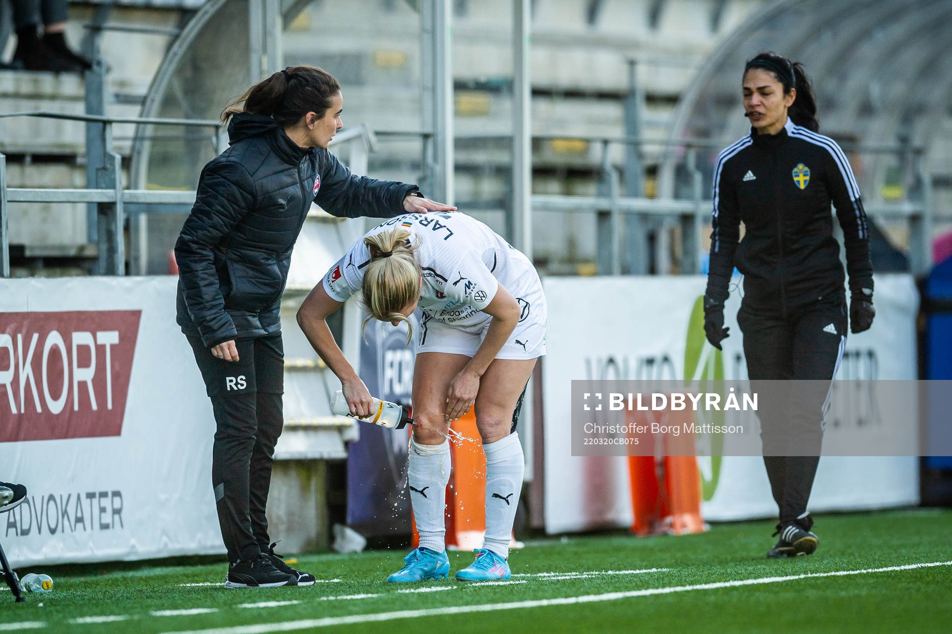 Rosengårds tränare Renee Slegers kollar till Mimmi Larsson