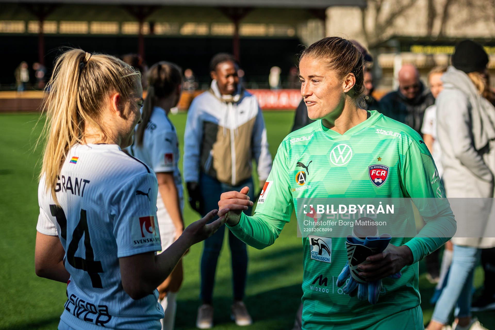 Rosengårds Charlotte Grant och målvakt Teagan Micah jublar