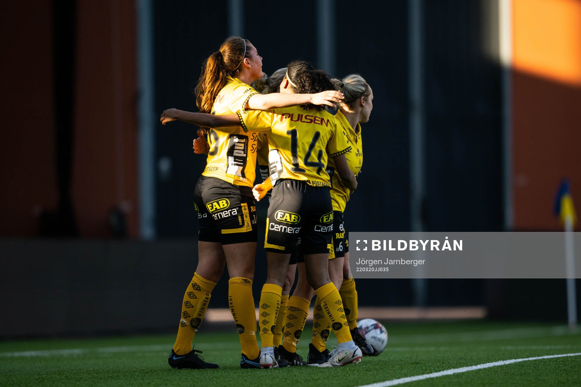 Elfsborgs Olivia Gurtata jublar med lagkamrater
