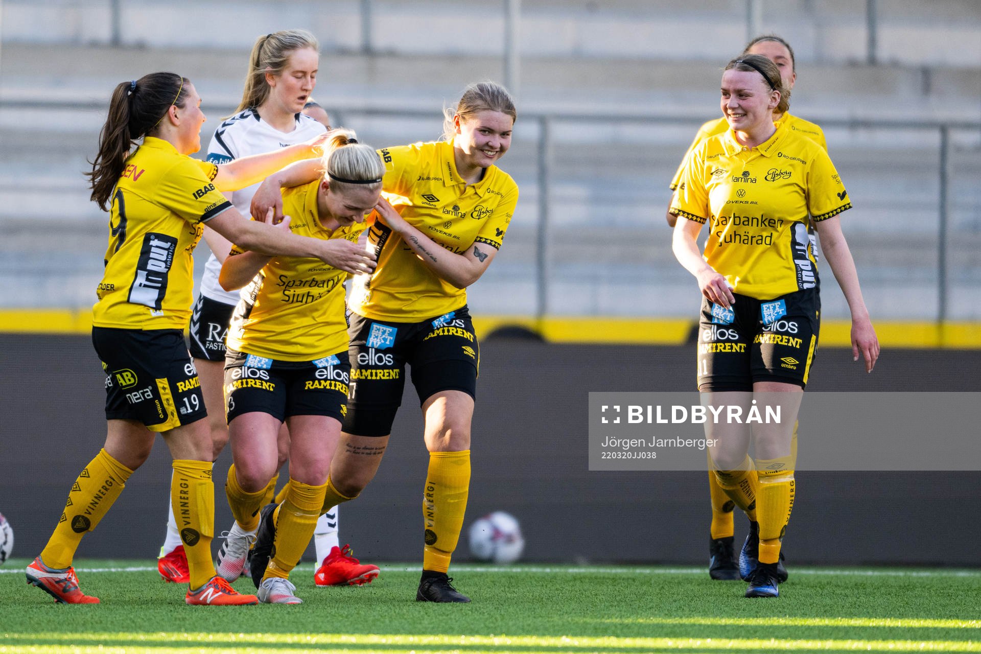 Elfsborgs Fanny Johansson jublar med Johanna Kalinski