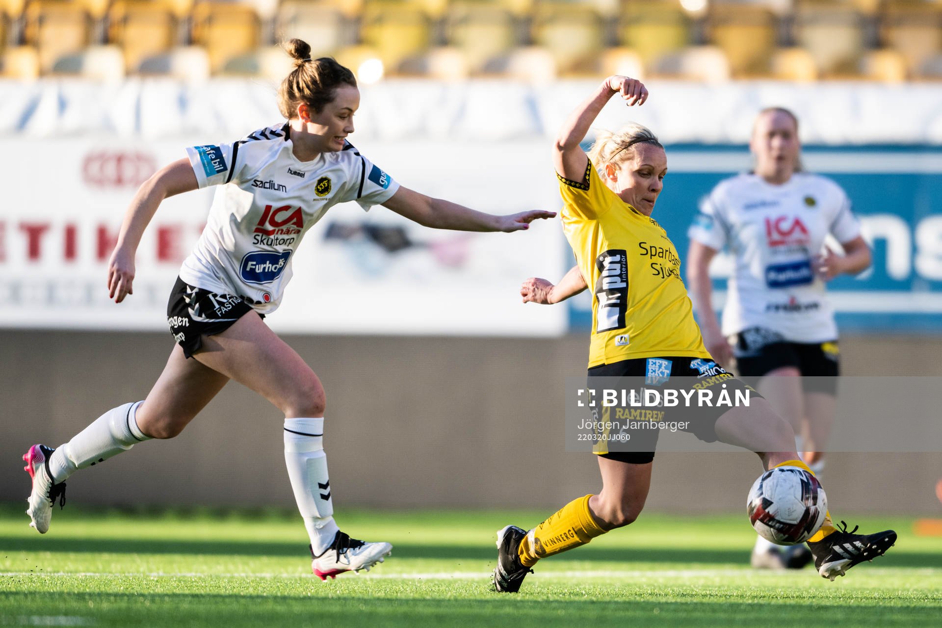 Skultorps Effie Schüler och Elfsborgs Linda Westberg