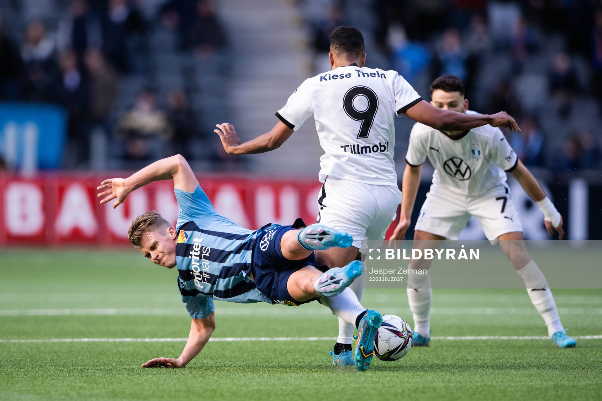 Djurgårdens Rasmus Schüller och Malmö FFs Isaac Kiese