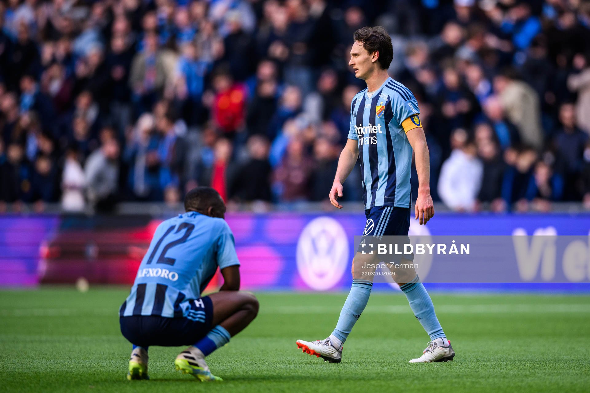Djurgårdens Emmanuel Banda och Hjalmar Ekdal deppar