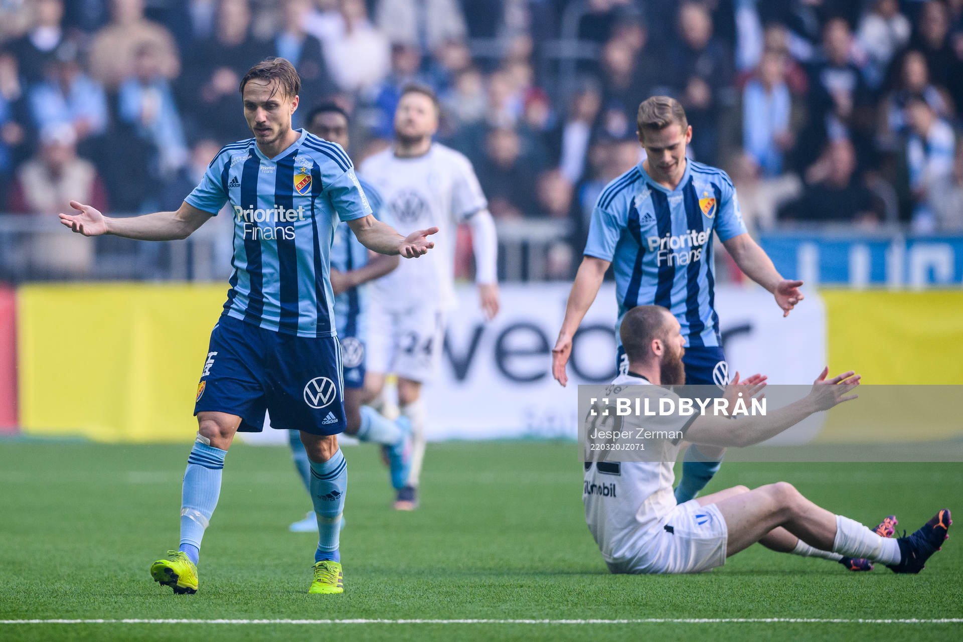 Djurgårdens Pierre Bengtsson reagerar
