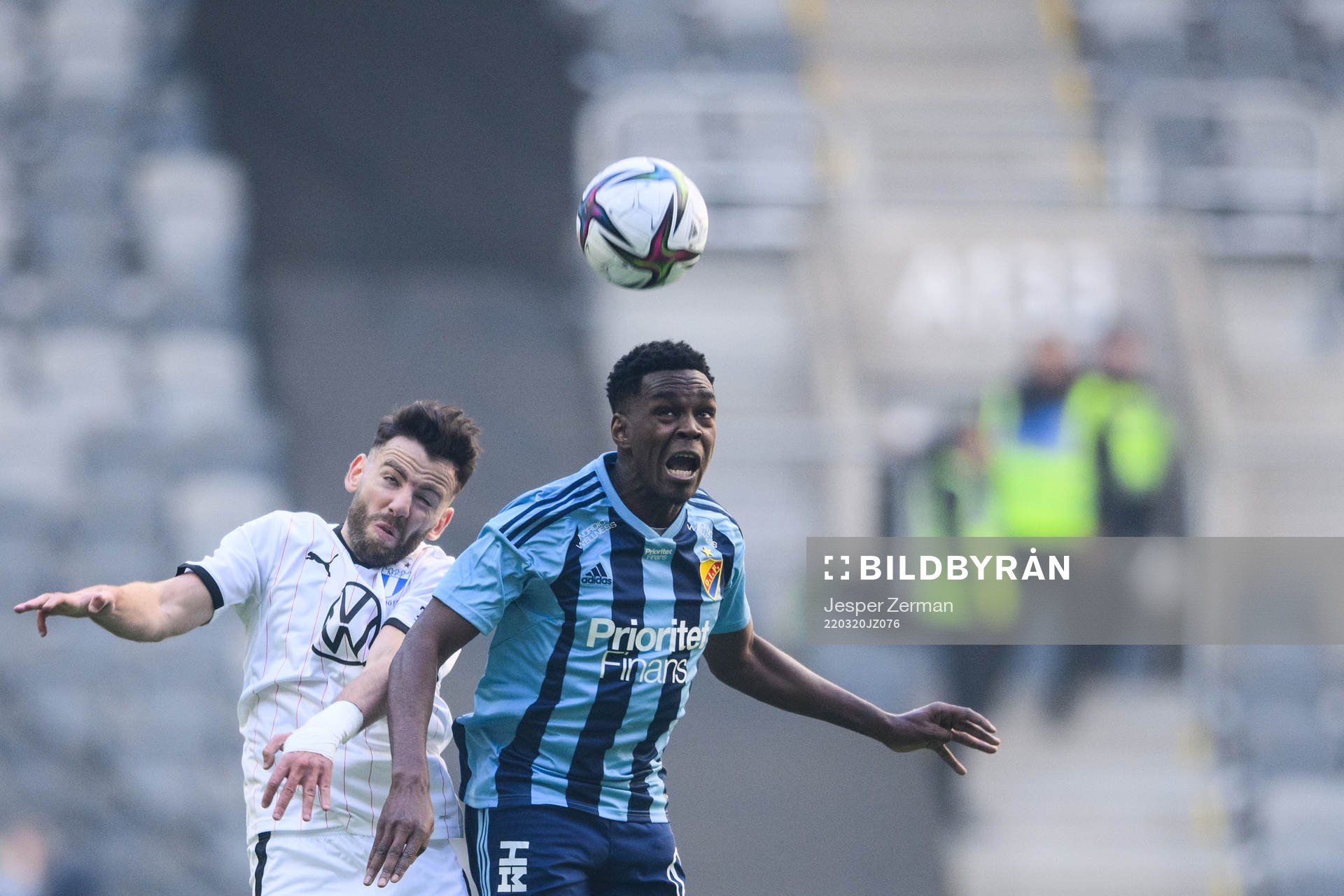 Malmö FFs Erdal Rakip och Djurgårdens Joel Asoro