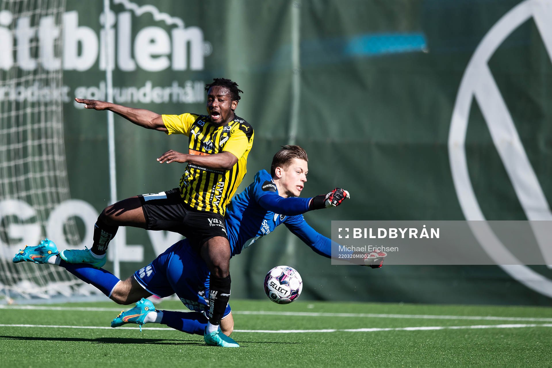 Häckens Ibrahim Sadiq och Odds målvakt Leopold Wahlstedt