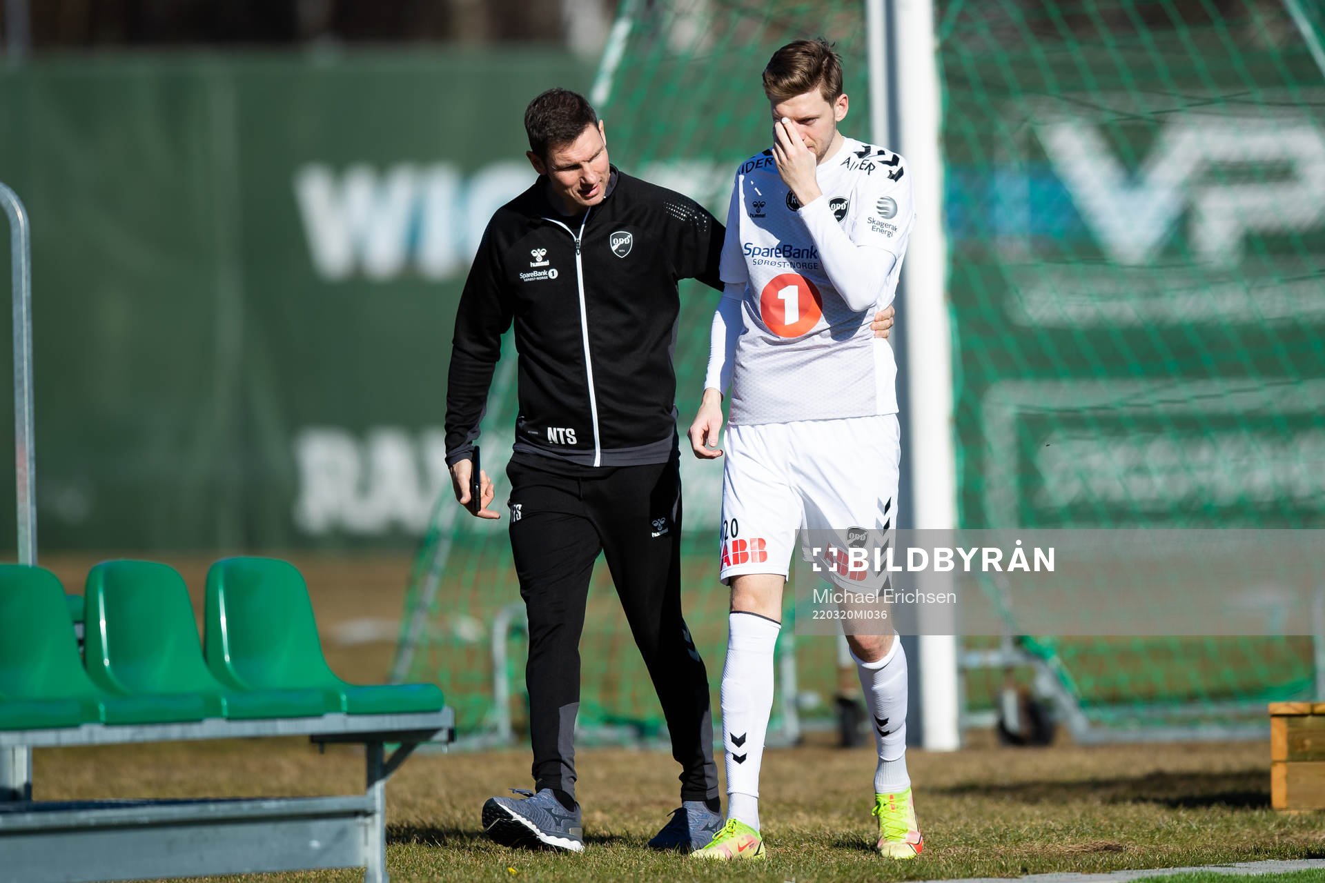 Odds Tobias Lauritsen lämnar planen