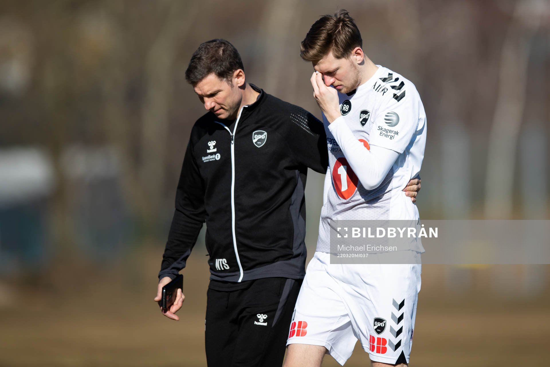 Odds Tobias Lauritsen lämnar planen