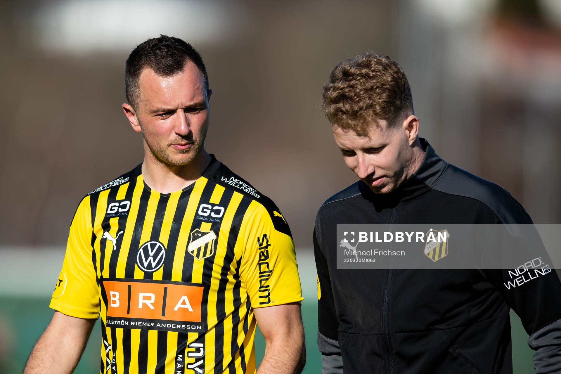 Häckens Even Hovland och Samuel Gustafson efter fotbollsmatchen i träningsmatchen mellan Häcken och Odds BK den 20 mars 2022 i Göteborg.