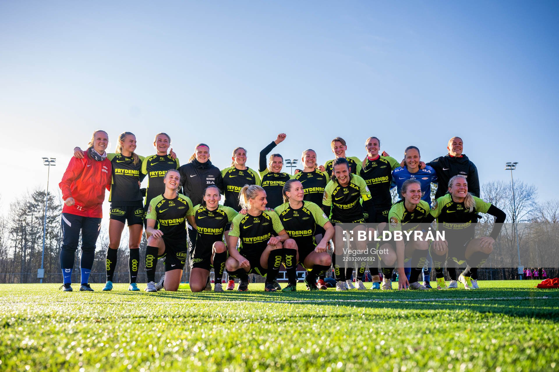 Players of Brann celebrate after the Toppserien football match between Røa and Brann on March 20, 2022 in Oslo. Top left: Goalkeeper Sandra Stavenes, Signe Gaupset, Ingrid Østervold Stenevik, Ingrid Ryland, Cecilie Redisch Kvamme, Therese Sessy Åsland, Rakel Engesvik, Berglind Björg Torvaldsdottir, goalkeeper Aurora Mikalsen and Lisa Fjeldstad Naalsund. Front left: Nora Eide Lie, Marit Bratberg Lund, Svava Ros Gudmundsdottir, Elisabeth Terland, Tuva Hansen, Mille Aune and Guro Bergsvand.
