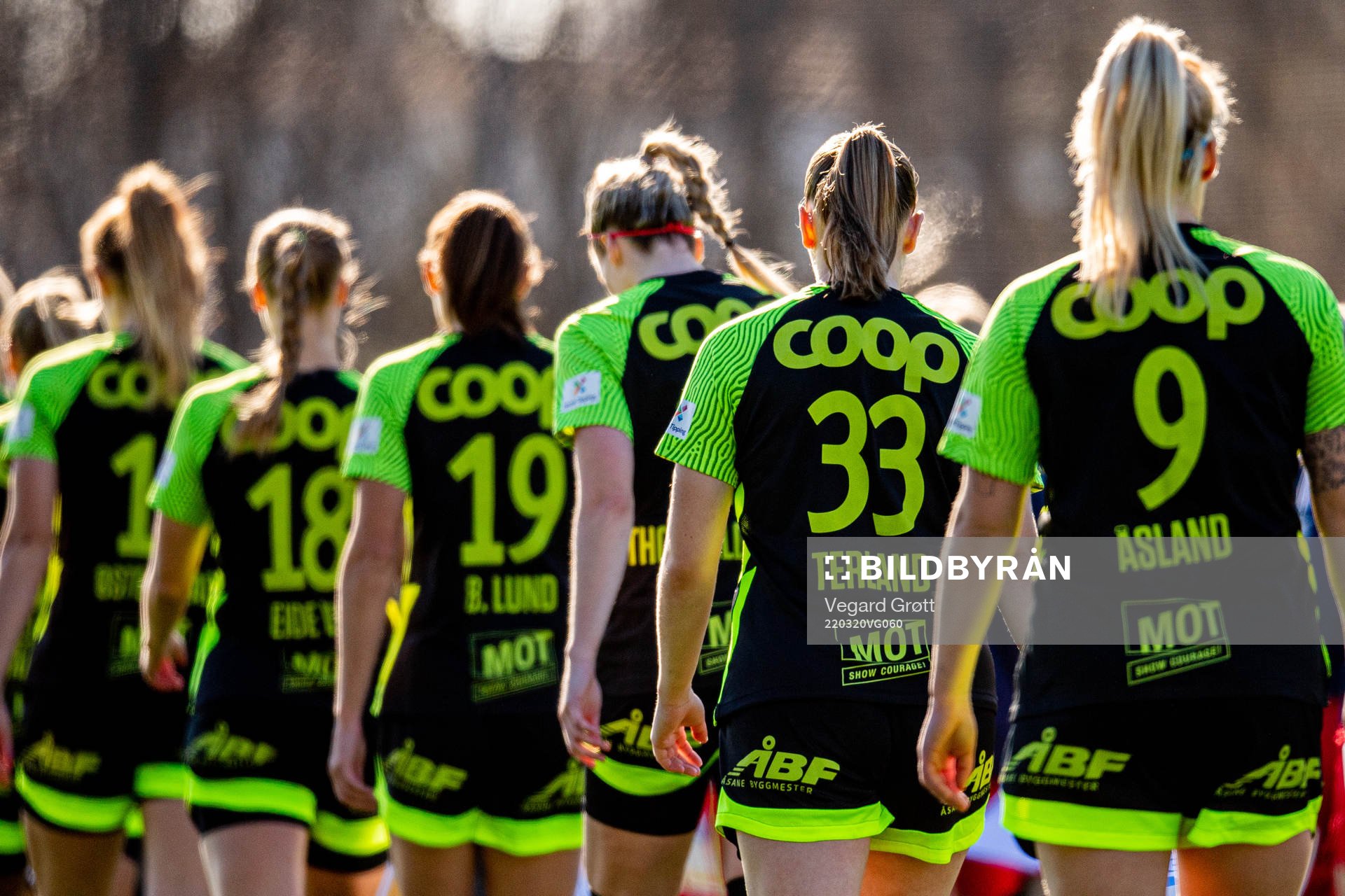 Elisabeth Terland, Therese Sessy Åsland and players of