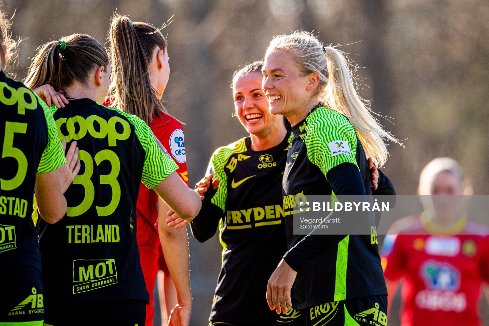 Tuva Hansen and Guro Bergsvand of Brann celebrate