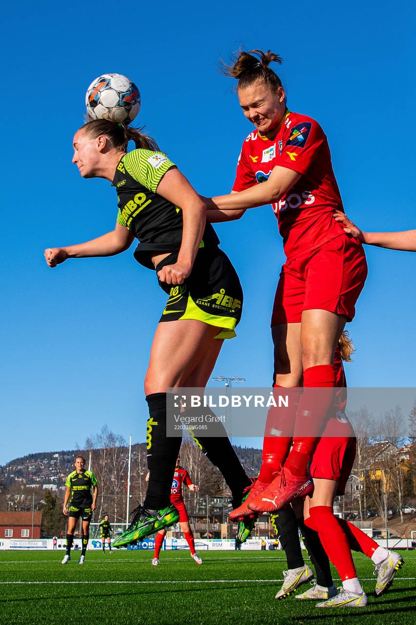 Elisabeth Terland of Brann and Synne Masdal of Røa