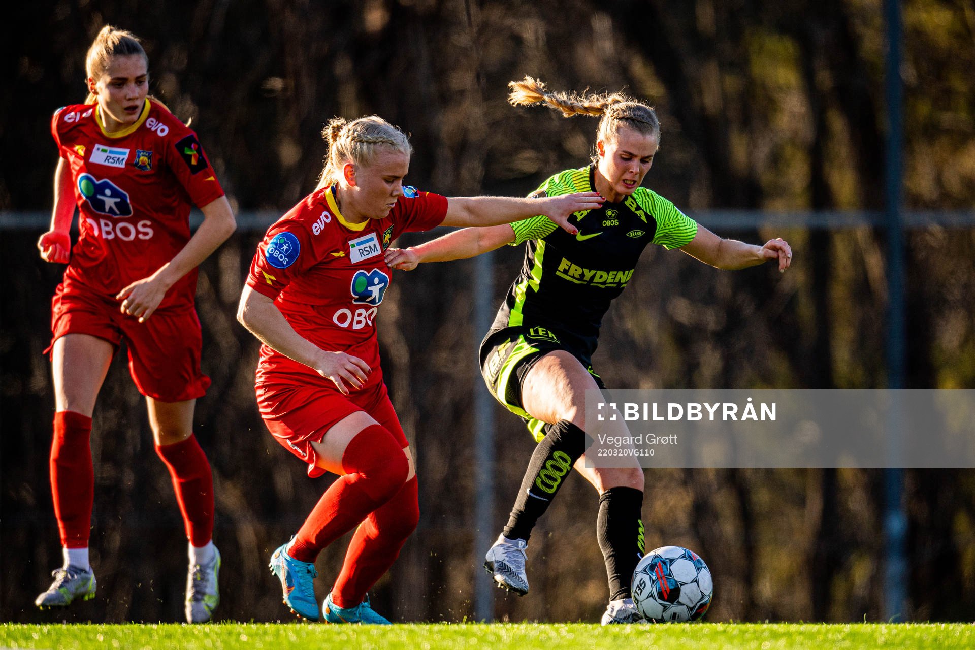 Julie Austdal of Røa and Nora Eide Lie of Brann