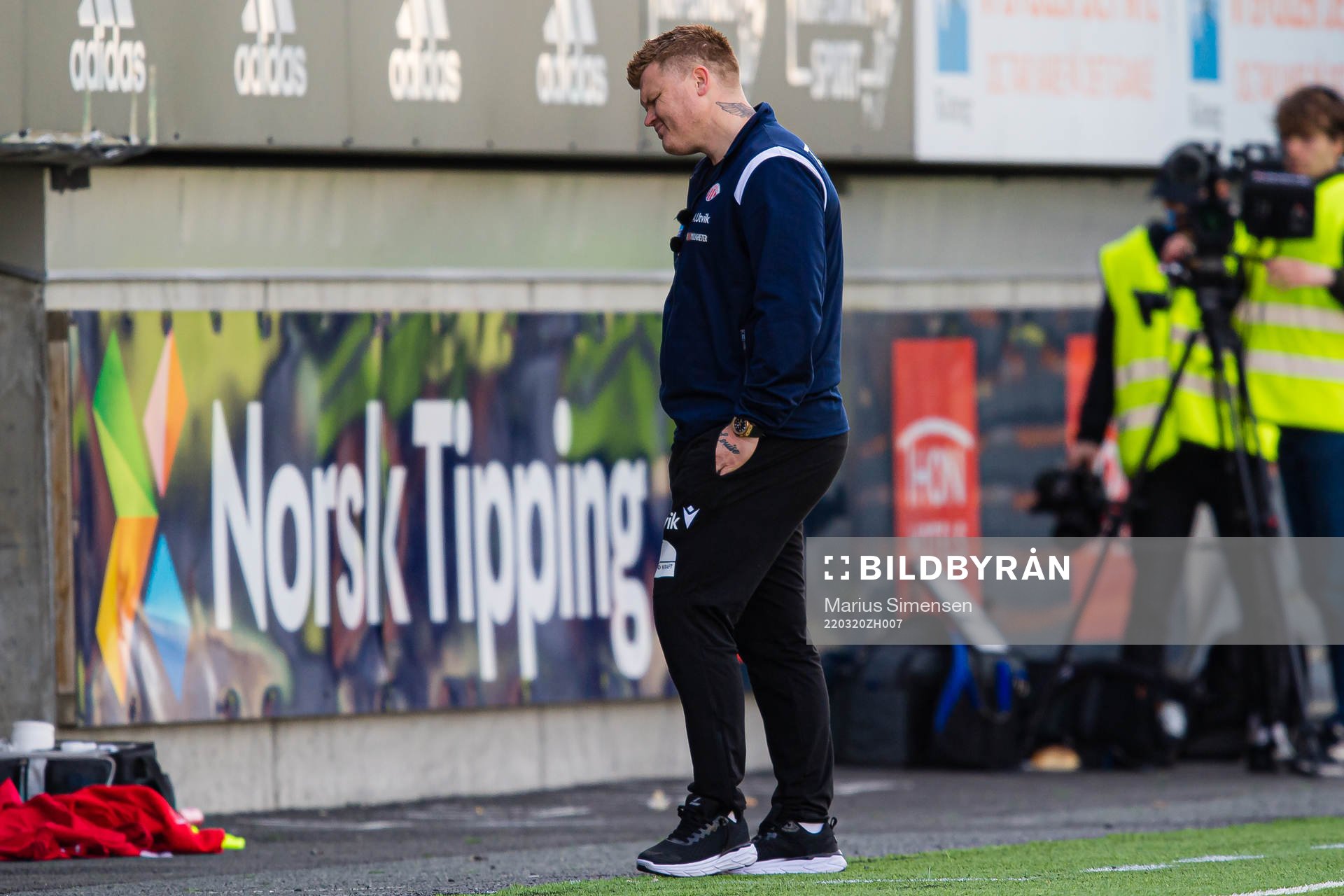 John Arne Riise, head coach of Avaldnes, looks dejected