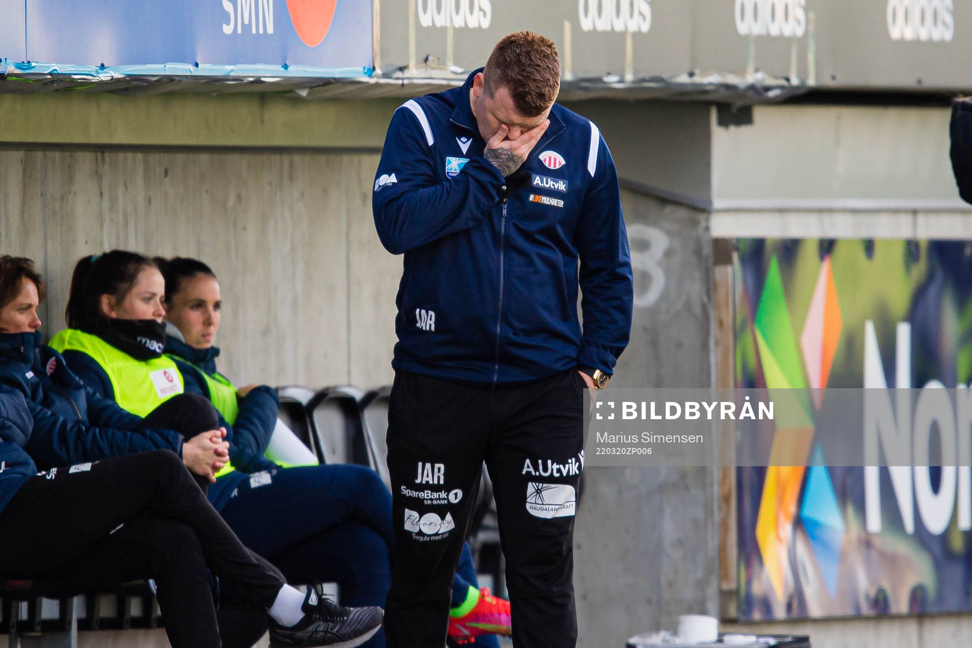 John Arne Riise, head coach of Avaldnes, looks dejected