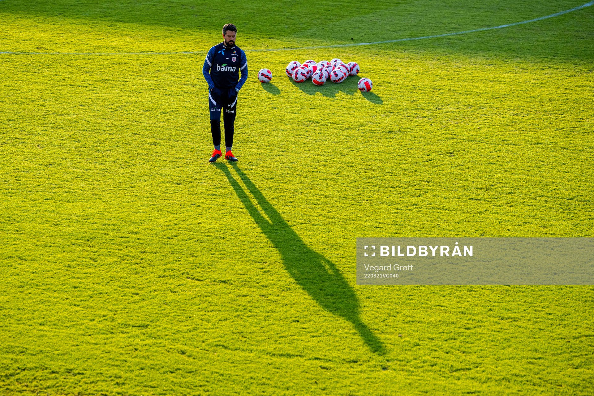 Bernardo Cueva, tactical statistician of the Norwegian national football team, during a training session on March 21, 2022 in Lillestrøm. 