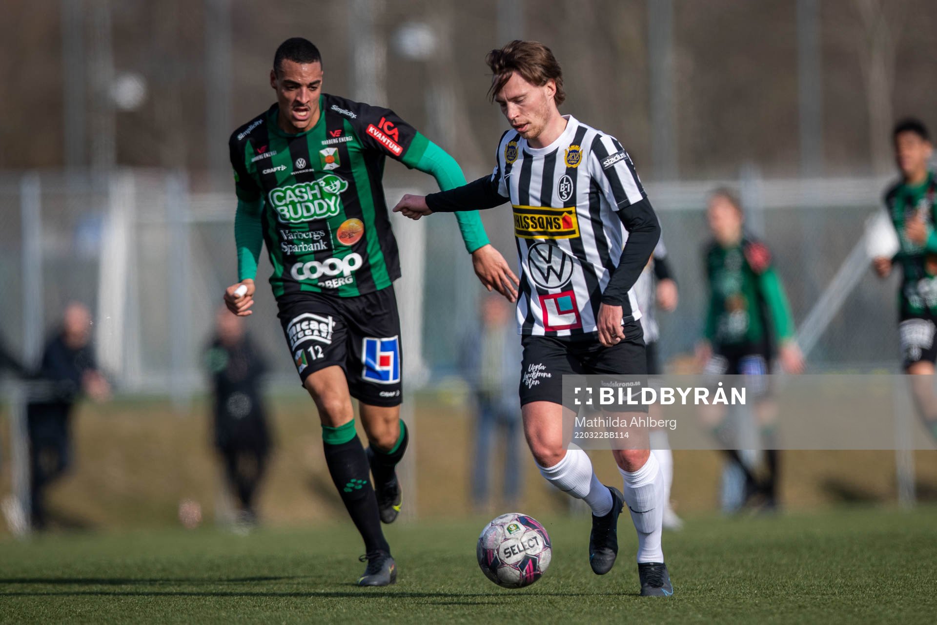 Varbergs Simon Karlsson Adjei och Landskronas Filip Ottosson