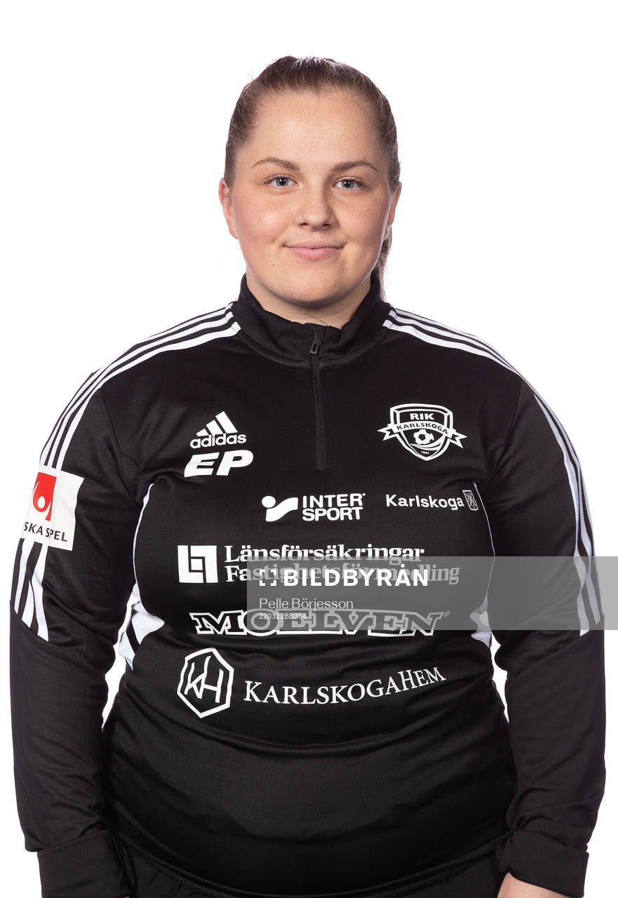 Rävåsens Assisterande lagledare, Elin Palonen poserar för ett porträtt den 22 mars 2022 i Karlskoga.