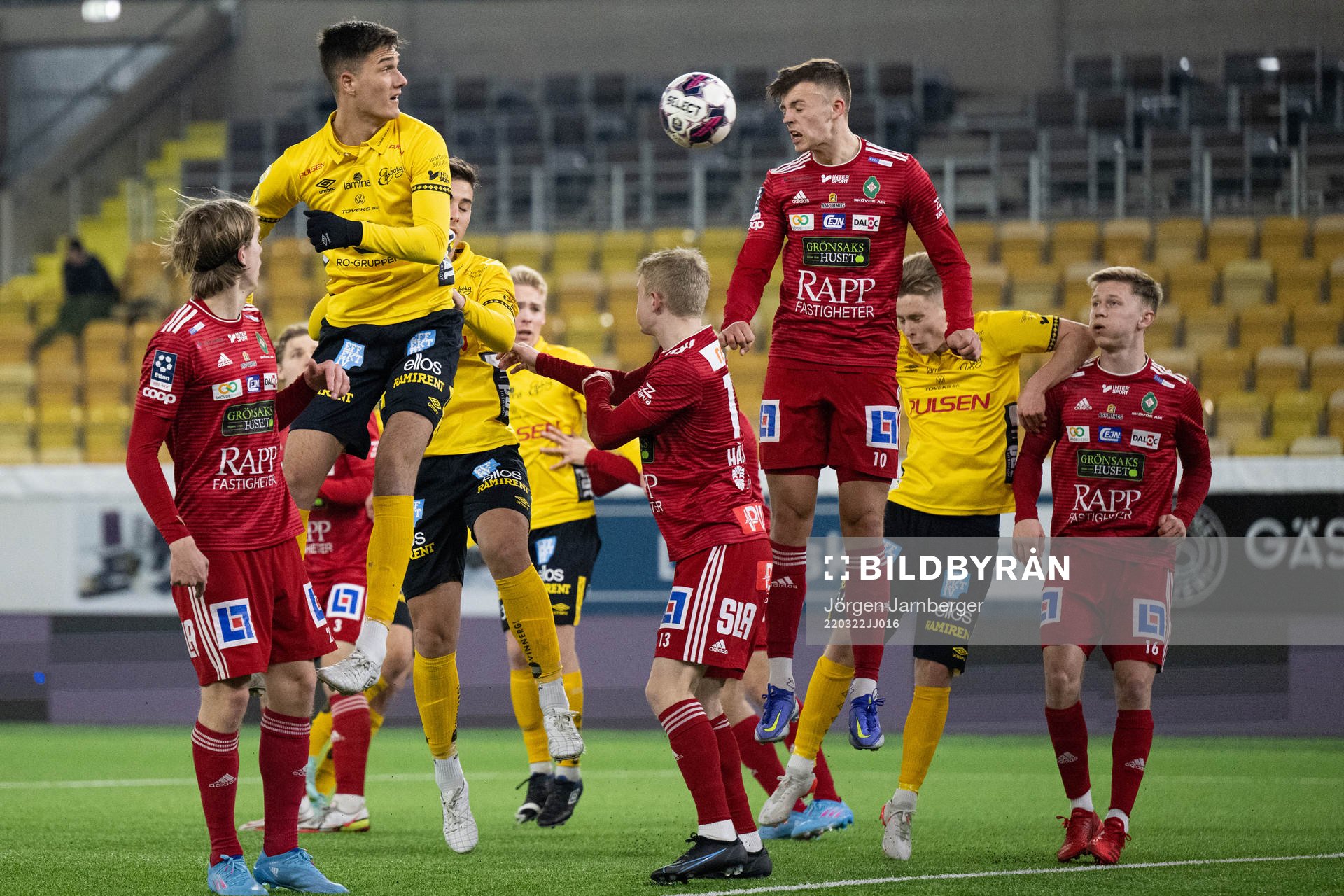 Elfsborgs Amer Jusic och Skövdes Victor Olsson