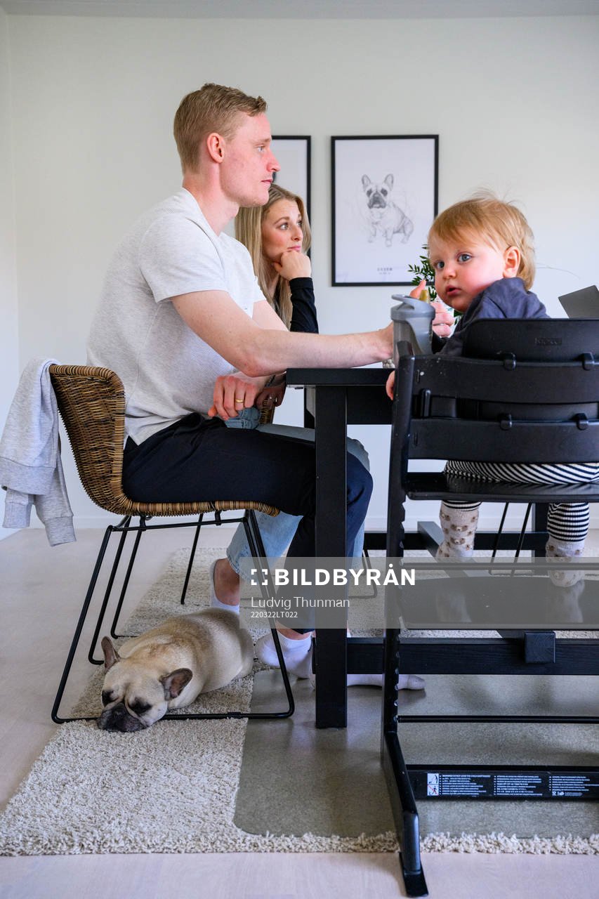 Matilda Schultz, Anton Bengtsson med sonen Noel i knät och