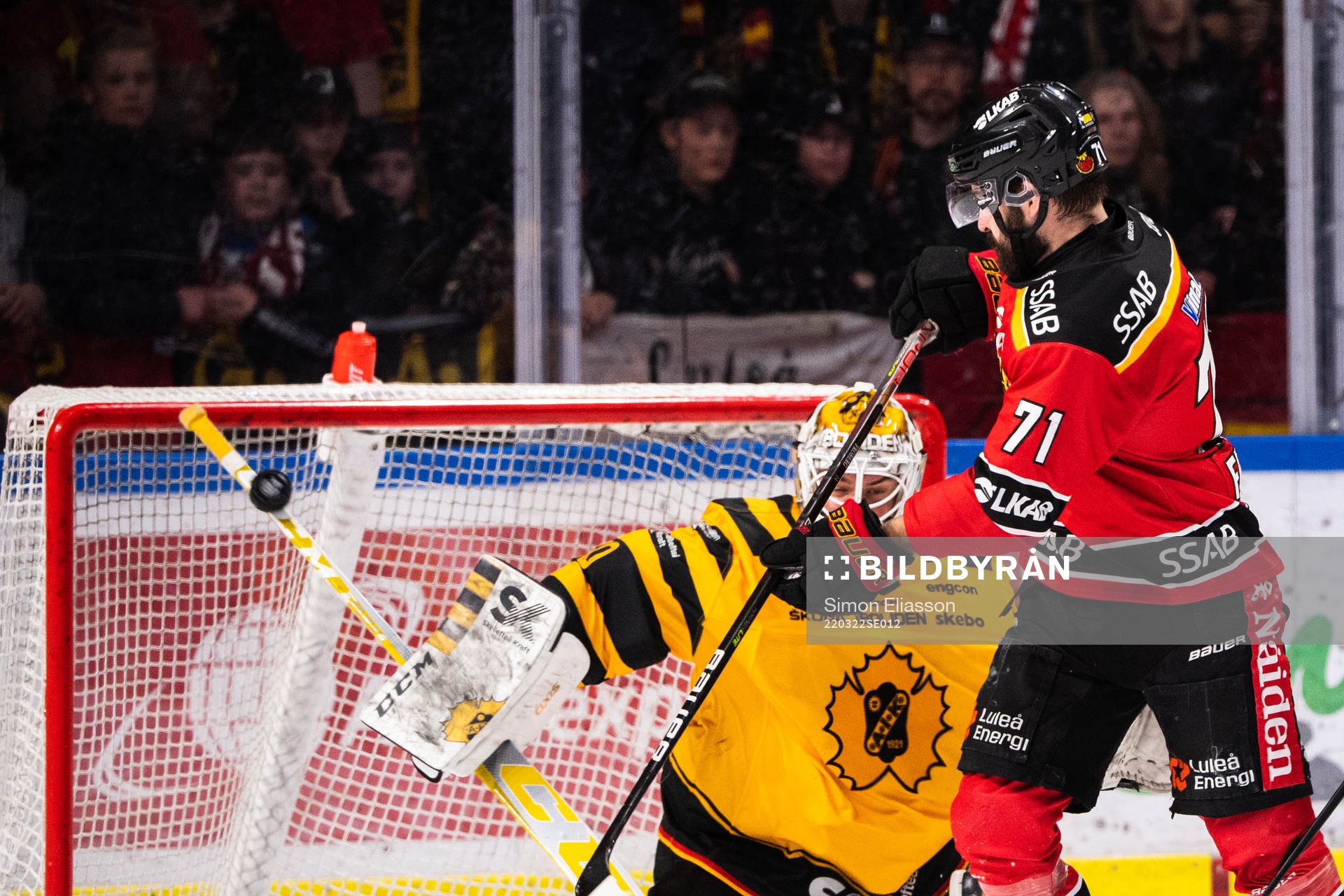 Skellefteås målvakt Gustaf Lindvall och Luleås Linus