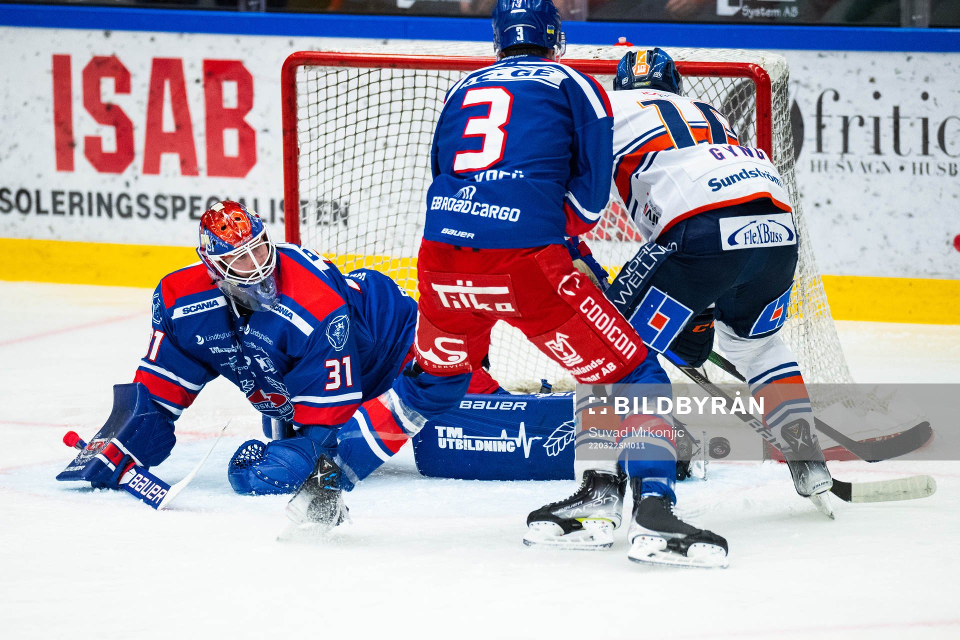 Växjös Richard Gynge gör 0-1 på Oskarshamns målvakt